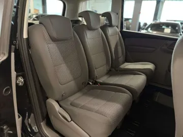 Car image 37