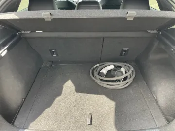 Car image 32