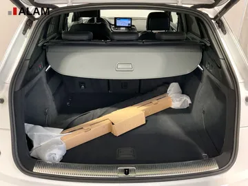 Car image 38