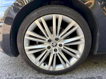 Car image 35