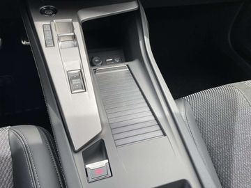 Car image 32