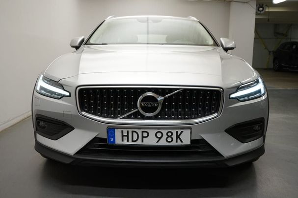 Volvo V60 Cross Country B4 Diesel AWD 147 kW image number 19