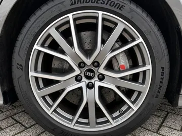 Car image 27