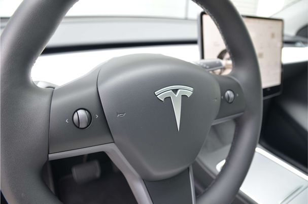 Tesla Model Y Long Range AWD 258 kW image number 15