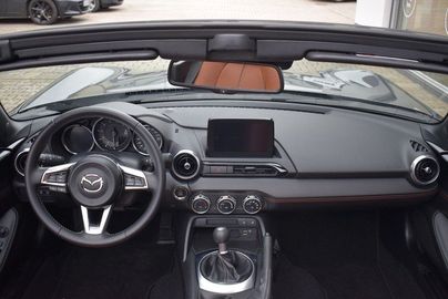 Car image 29