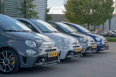 Car image 30
