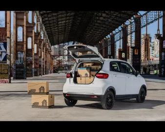 Car image 4