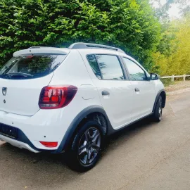Car image 3