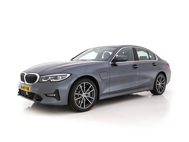 BMW 330e Sport Line 215 kW image number 1