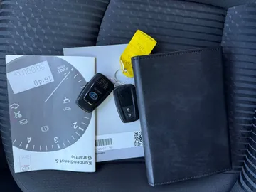 Car image 30