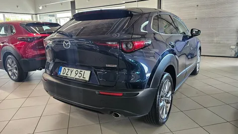 Car image 3