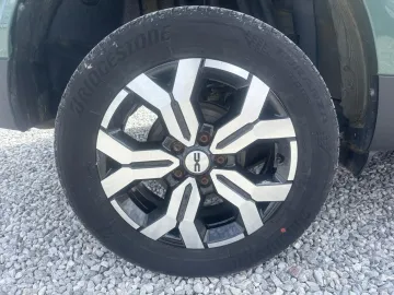 Car image 29