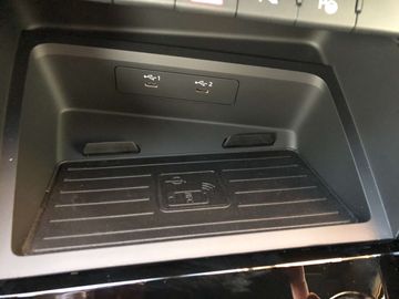 Car image 31