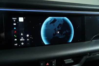 Car image 25