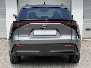Car image 4