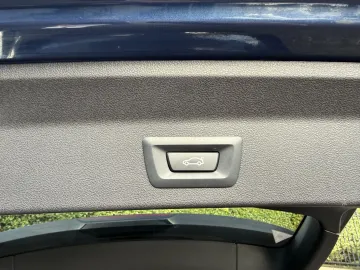 Car image 35