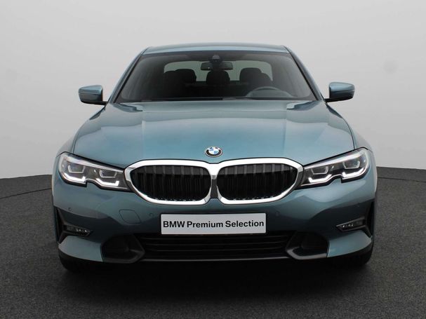 BMW 320i 135 kW image number 2