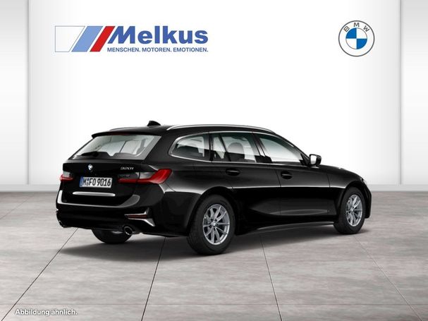 BMW 320i Touring Luxury Line 135 kW image number 2