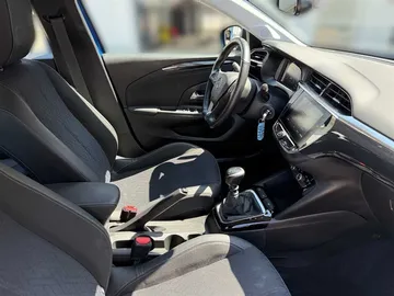 Car image 19