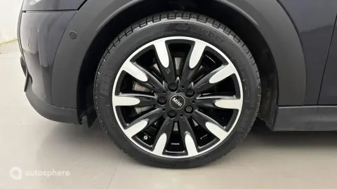 Car image 20