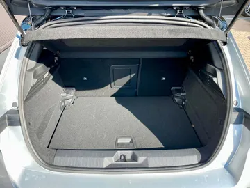 Car image 30