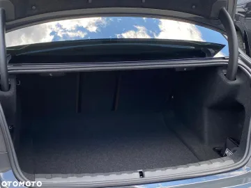 Car image 32