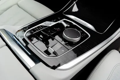 Car image 34