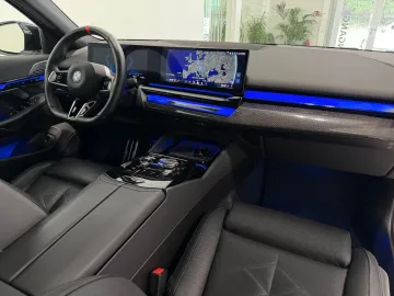 Car image 28