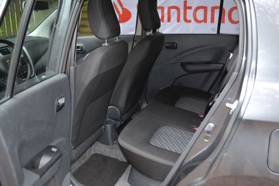 Car image 15