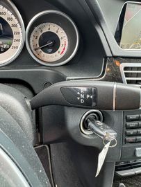 Car image 32