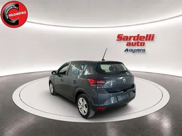 Car image 4