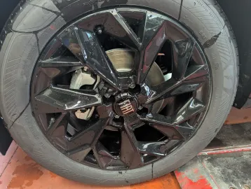 Car image 25