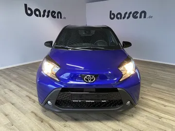 Car image 3