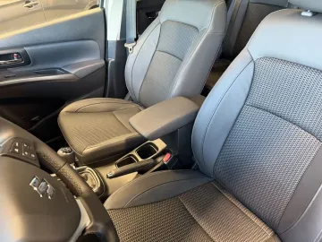 Car image 32
