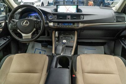 Car image 30