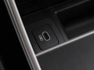 Car image 29