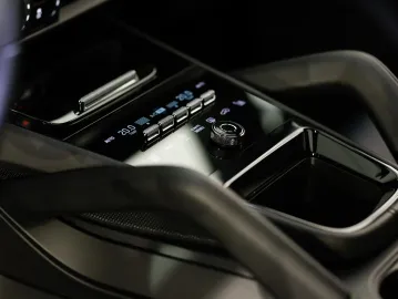 Car image 29