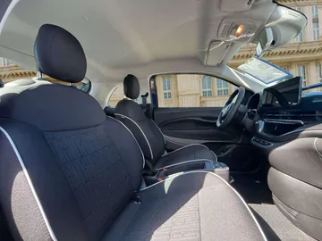 Car image 26