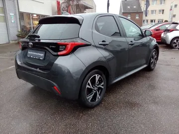Car image 5