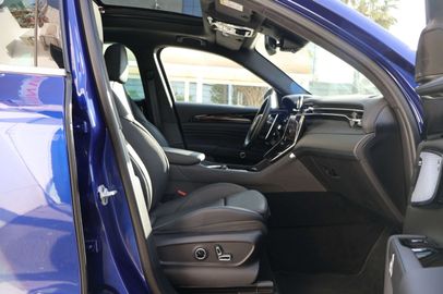 Car image 37