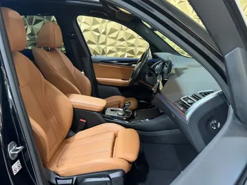 Car image 35