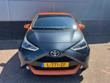 Car image 3