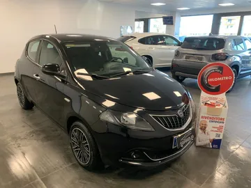 Car image 2