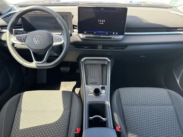 Car image 26