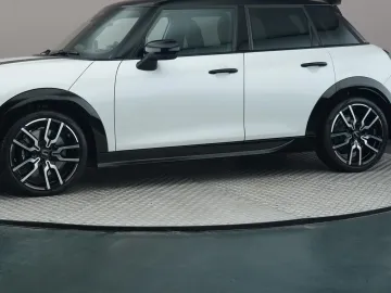 Car image 24