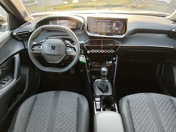 Car image 15