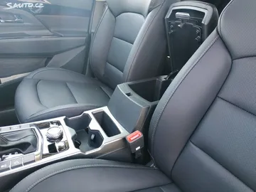 Car image 26