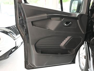 Car image 27