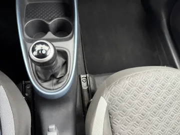 Car image 27