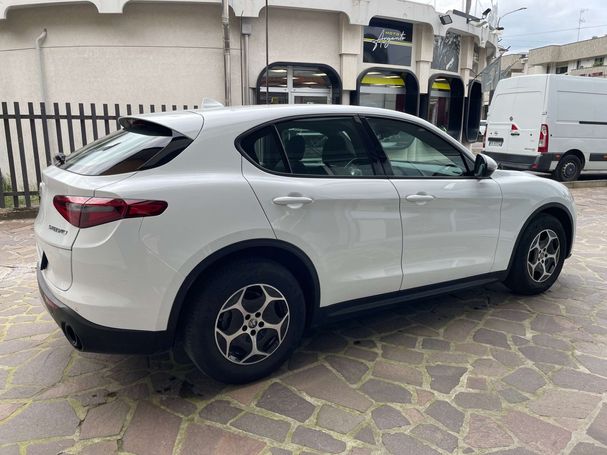 Alfa Romeo Stelvio 2.2 Business 118 kW image number 3